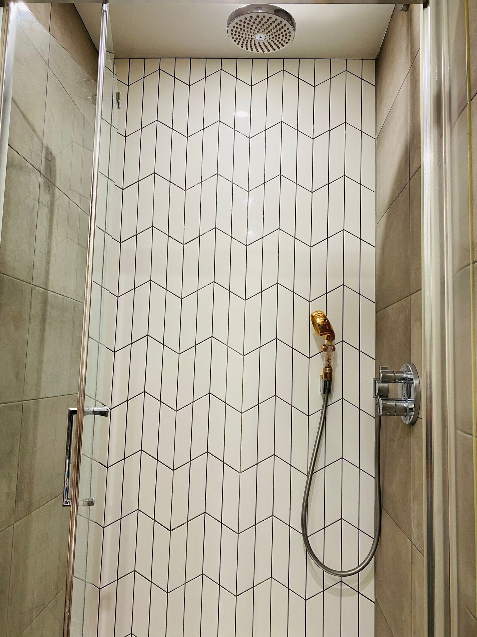 Bruser, hårtørrer, håndklæder, Sæbe