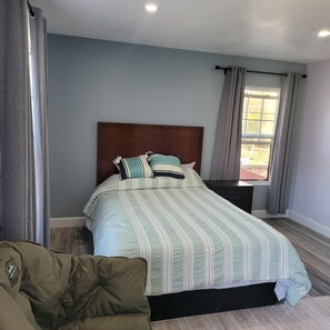 2 bedrooms, iron/ironing board, WiFi, bed sheets - House with 2 bedrooms with private bathroom each room ready for you (Capitol Heights)