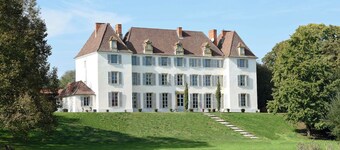 Chùteau avec hébergements pour 15 personnes pour Noel et Nouvel an