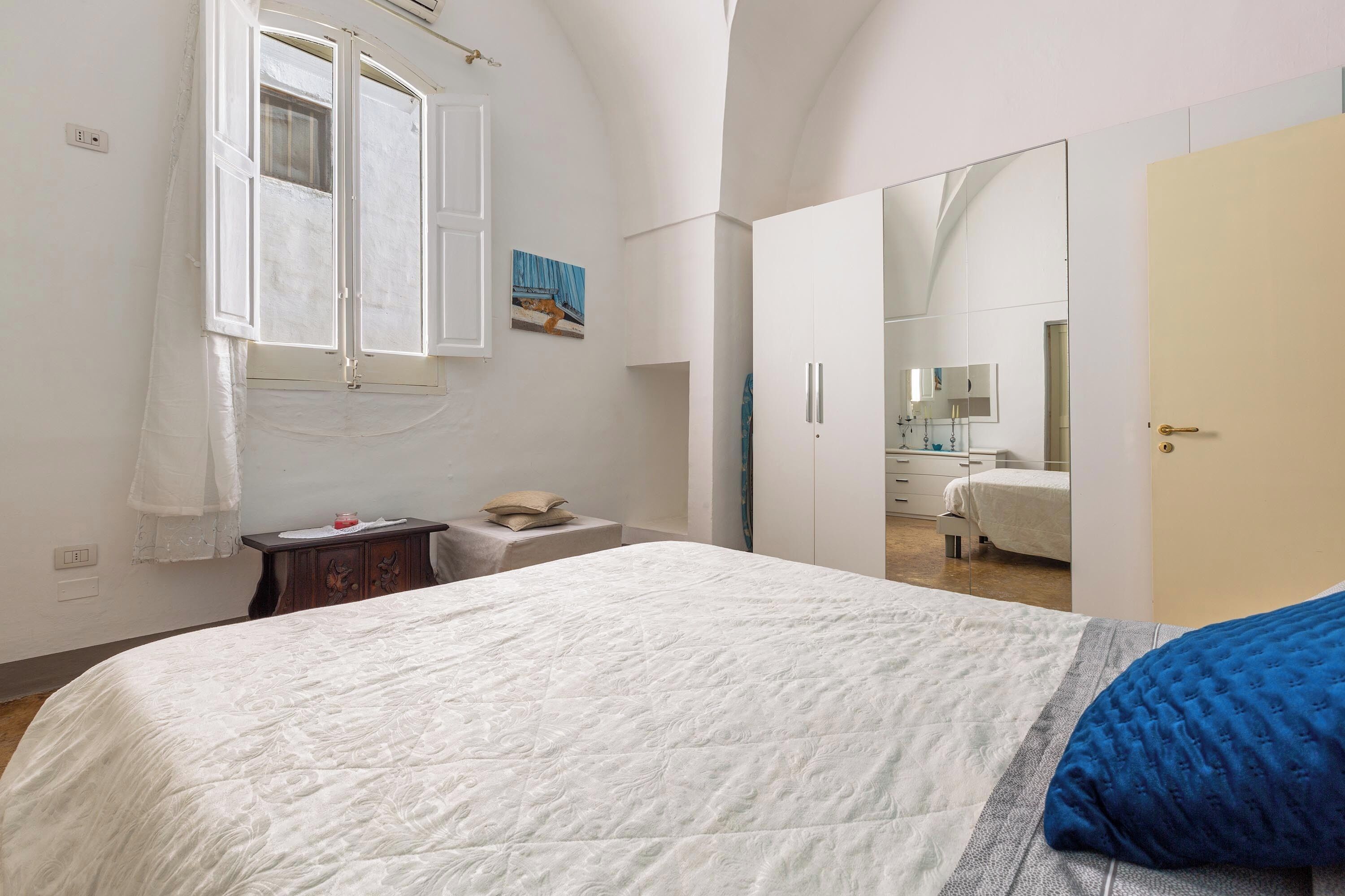 1 chambre, fer et planche à repasser, accès Internet