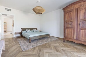 3 chambres, fer et planche à repasser, Wi-Fi, literie fournie