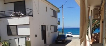 Frinda Studio Next to the sea