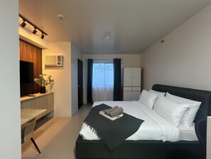 1 bedroom, desk, iron/ironing board, WiFi