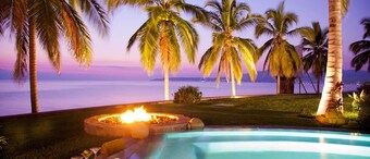 Penthouse Luxury. WOW! Panoramic views of everything! BradAndJoeyRentals