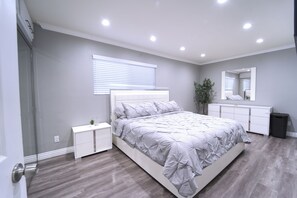 3 bedrooms, desk, iron/ironing board, travel cot
