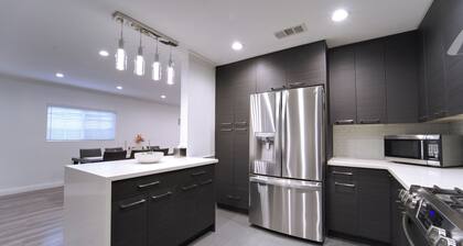 Stylish 3BR/2BA + King Bed + Fire Pit + BBQ + Lux Kitchen + 15 min Universal