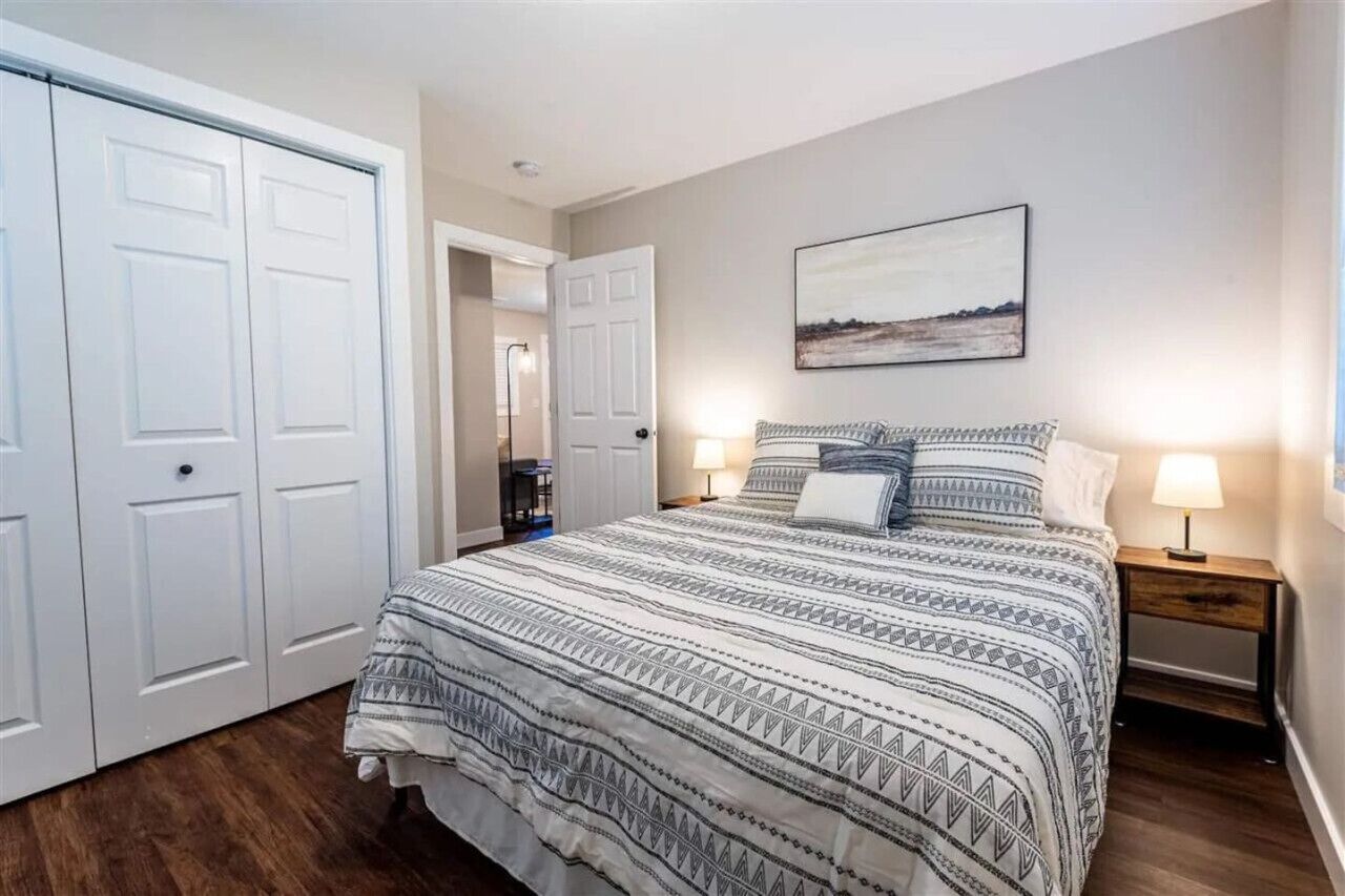 2 bedrooms, desk, travel crib, free WiFi