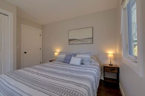 2 bedrooms, desk, travel cot, free WiFi