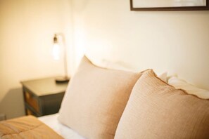 3 sovrum, skrivbord, strykjärn/strykbräda och resesäng