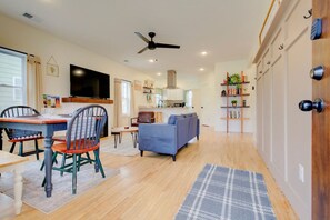 Interior - Cozy Stone Family Home 3BR w/Seperate Office (Manhattan)