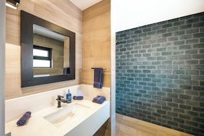 Double Room, 1 King Bed, Patio, Garden View | Bathroom | Bathtub, eco-friendly toiletries, hair dryer, towels