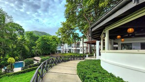 Breakfast, lunch and dinner served