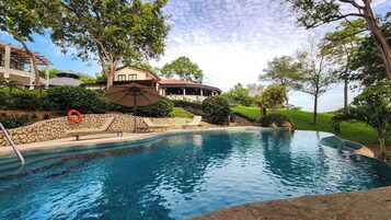 Outdoor pool, pool umbrellas, sun loungers