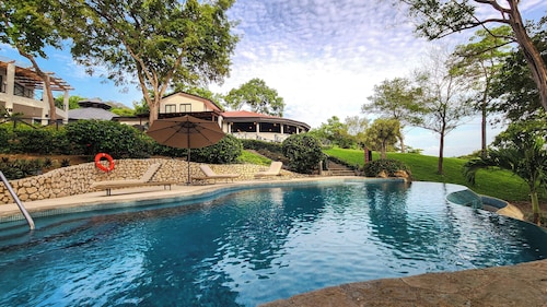 Reunion Wellness Resort & Retreats