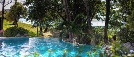 Outdoor pool, pool umbrellas, sun loungers