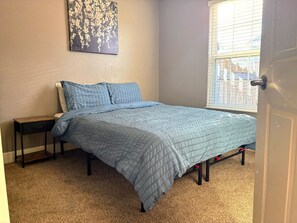 4 bedrooms, desk, iron/ironing board, travel cot - 4BR Family Home w/Game Room & Spacious Yard (Manhattan)