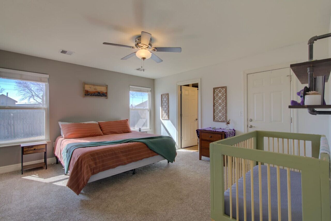 4 bedrooms, desk, iron/ironing board, travel crib