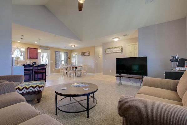 Télévision, baby-foot, table de tennis de table