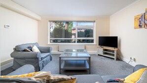 Apartment | Living area - Redhill Retreat - Cozy 2 Bedroom Apartment (Redhill)