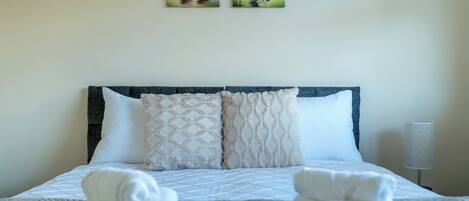 Apartment | 2 bedrooms, iron/ironing board, free WiFi, bed sheets