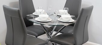 Modern 1-bedroom in Crawley With Free Parking