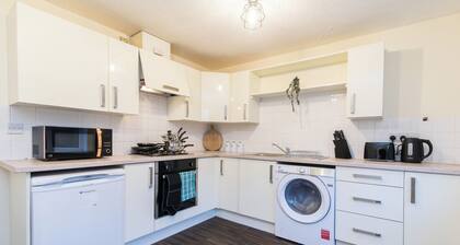 Spacious 3-bedroom Apartment w/ Private Garden
