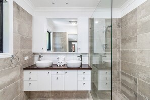 ヘアドライヤー、タオル