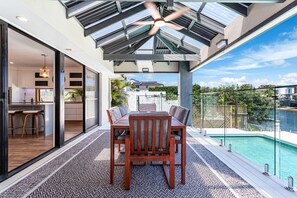 屋外ダイニングエリア