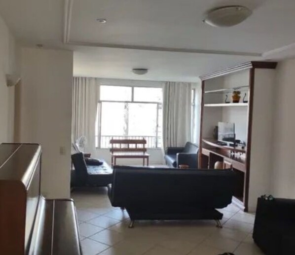 Leilighet – comfort, delvis sjøutsikt | Oppholdsområde | Flatskjerm-TV