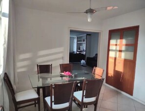 Leilighet – comfort, delvis sjøutsikt | Oppholdsområde | Flatskjerm-TV