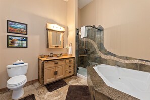 Dusche, Whirlpool, Haartrockner, Handtücher