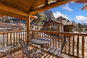 Outdoor dining - DLX 2 BR W/Pvt balcony, mtn view, jet tub, Fireplace (Estes Park)