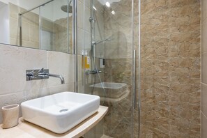 Harmonie | Badeværelse | Hårtørrer, håndklæder, Sæbe, Shampoo