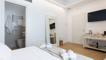 Design Double or Twin Room | Bathroom | Hair dryer, towels, soap, shampoo