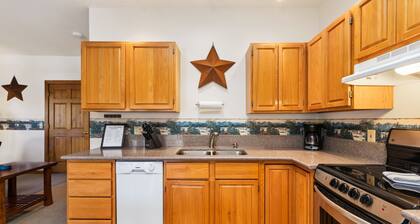 2BR W/Patio 2X jet tub, fireplace