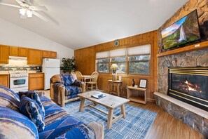 Televisión y chimenea