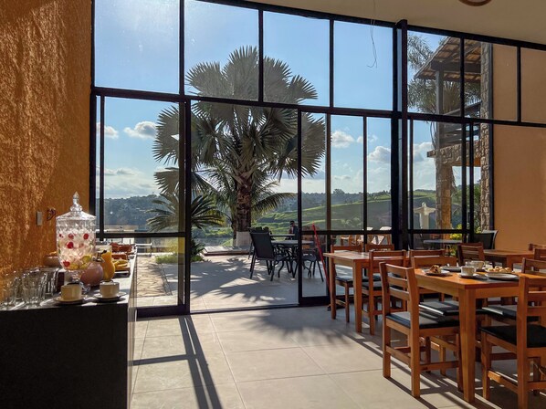 Free daily buffet breakfast - Pousada Recanto de Igaratá (Igarata)