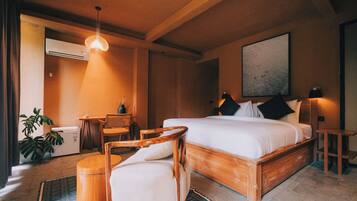 Studio River View | Premium bedding, minibar, desk, laptop workspace