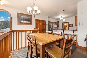 Dining - Spacious Mountain Condo • Fireplace • Near RMNP (Estes Park)