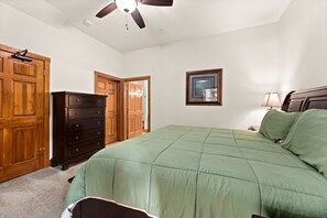 1 habitación, tabla de planchar con plancha, wifi gratis y ropa de cama 