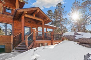 Exterior - Sunset Mountain Retreat • Fireplace • Near RMNP (Estes Park)