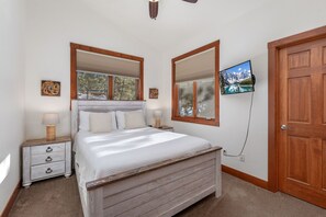 3 bedrooms, iron/ironing board, free WiFi, bed sheets - LUX 3BR W/Pvt balcony,jet tub,fireplace,mtn view (Estes Park)