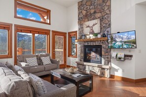 TV, fireplace - Mountain View Retreat • Balcony • Near RMNP (Estes Park)