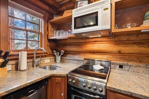 Fridge, microwave, oven, stovetop - 1BR W/Pvt deck,jet tub,fireplace (Estes Park)