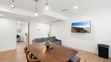 Habitación doble Confort | Área de sala de estar