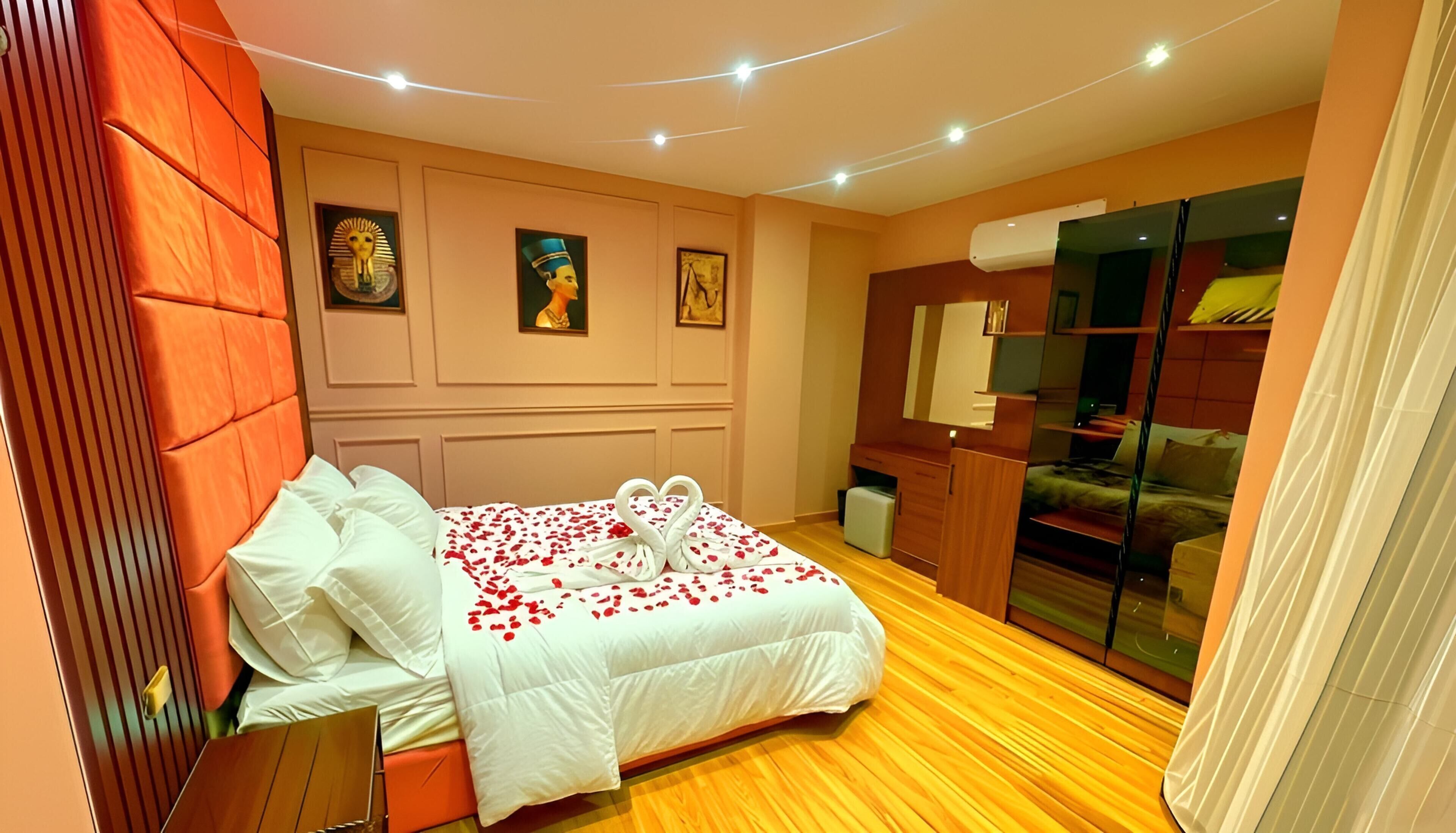 Hochwertige Bettwaren, Betten mit Memory-Foam-Matratzen, Minibar