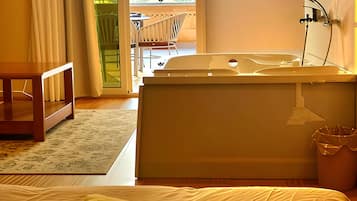 Hochwertige Bettwaren, Betten mit Memory-Foam-Matratzen, Minibar