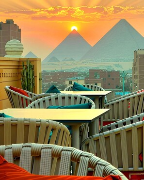 Kahden hengen superior-huone | Ylelliset vuodevaatteet, memory foam -patjalliset sängyt, minibaari