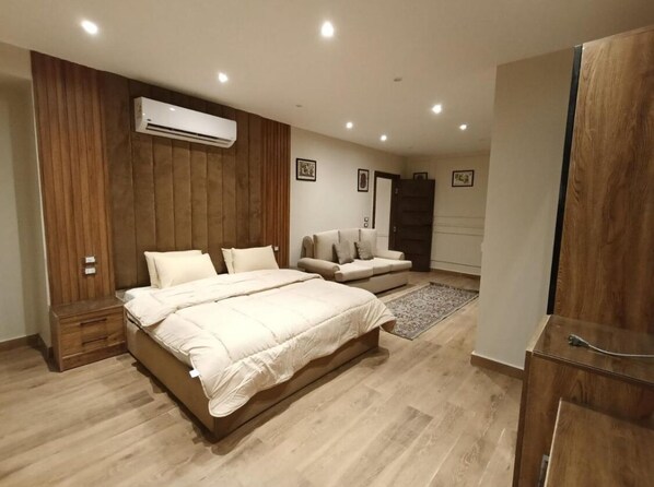 Deluxe tweepersoonskamer | 1 slaapkamer, luxe beddengoed, bedden met traagschuimmatras, een minibar