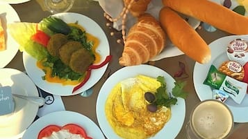 Colazione a base di specialità locali inclusa, servita tutte le mattine